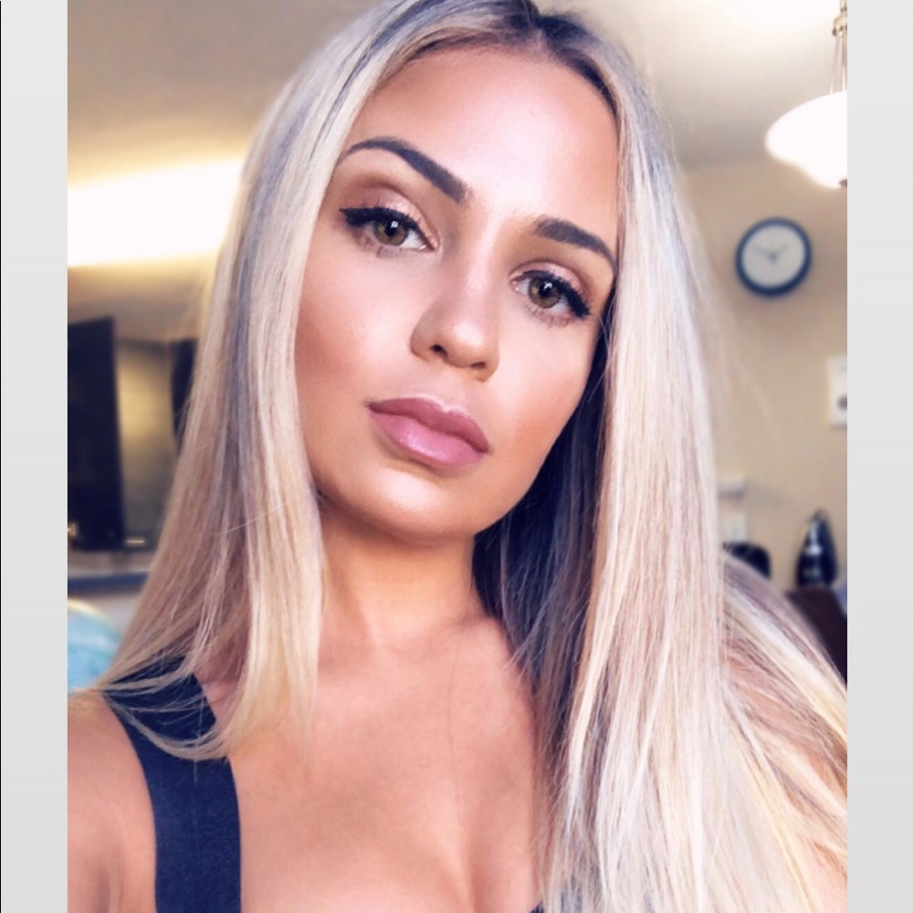 Meet your Posher, Andrea